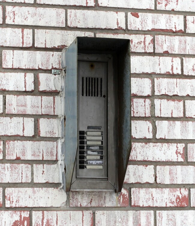 1771 E Woodward Heights Blvd Hazel Park, MI 48030 Rentals Hazel Park, MI