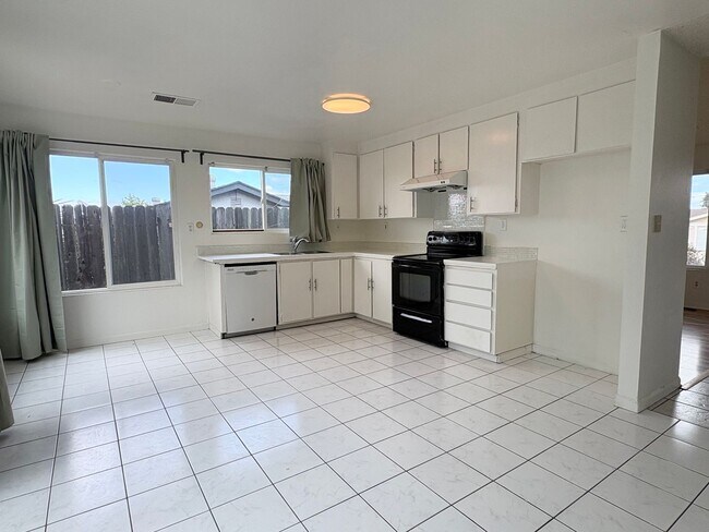 Building Photo - 3 Bedroom 2 Bath Single story home in Antioch