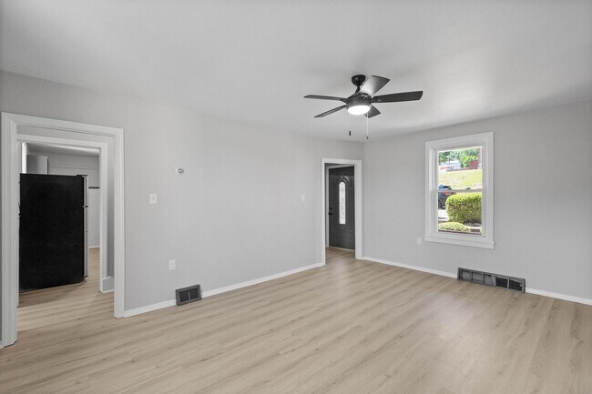 Foto del edificio - MOVE IN SPECIAL! SCORE HALF OFF 1ST MONTH'...