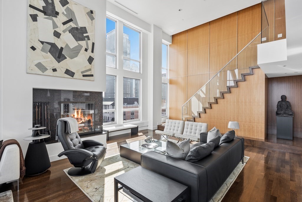 Primary Photo - 360 Newbury St