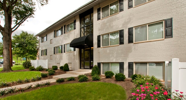 Building Photo - The Milano