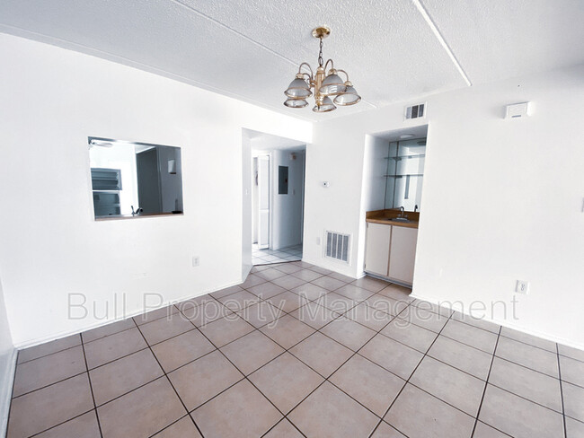 Building Photo - 6503 Dumont Ave