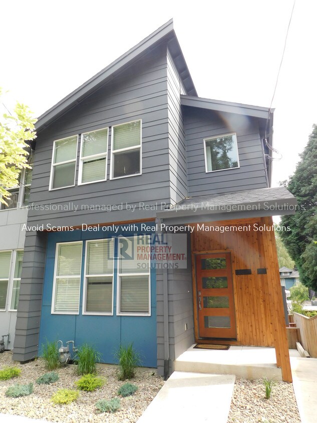 Primary Photo - 2410 SE Morrison St