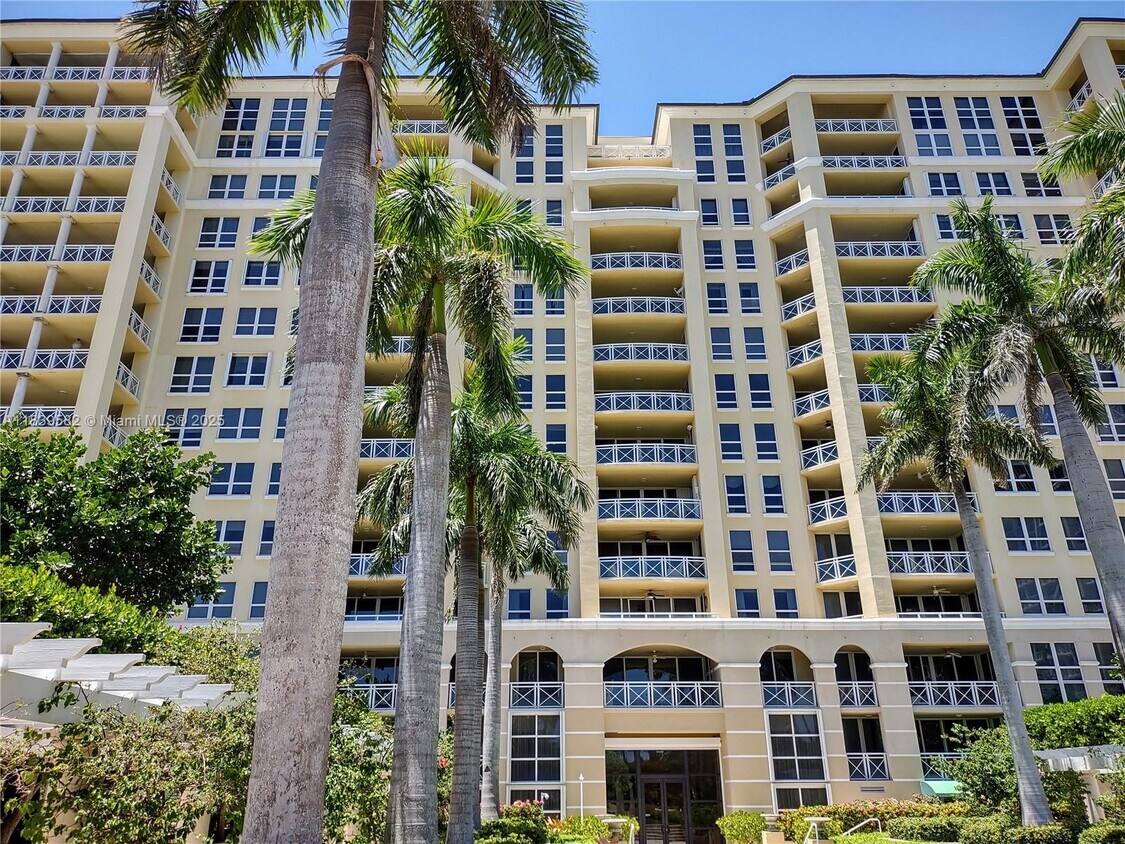 Foto principal - 445 Grand Bay Dr