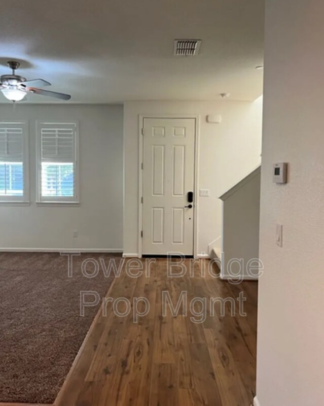 Building Photo - 3057 Village Park Dr