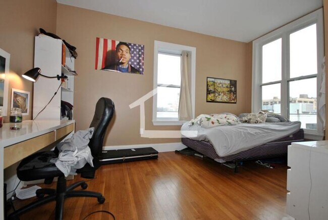 Building Photo - 9/1 Large, updated 5BR/2BA near Packard's Corner!