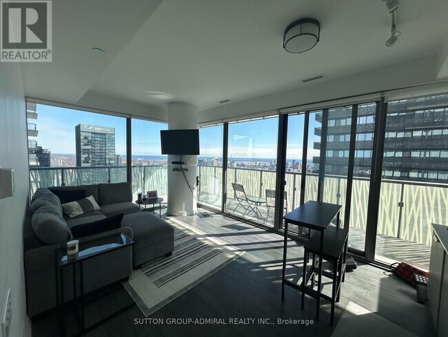 Photo du bâtiment - 50 Charles St E