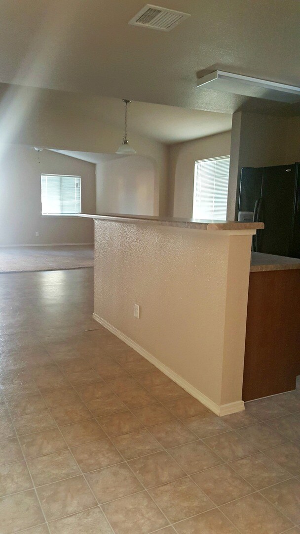 Building Photo - Ready to View!!
