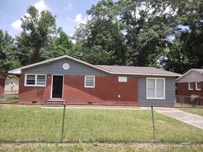 Building Photo - 1621 Celia Dr