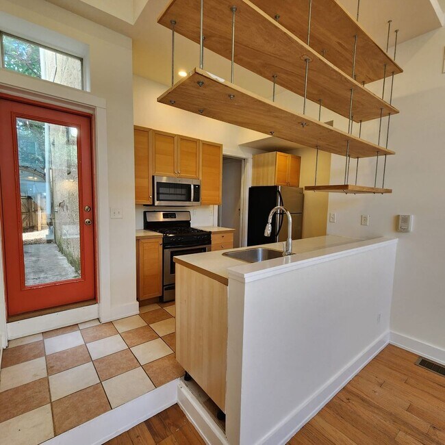 Foto del edificio - Bright and spacious one bedroom units in a great location in Brewerytown