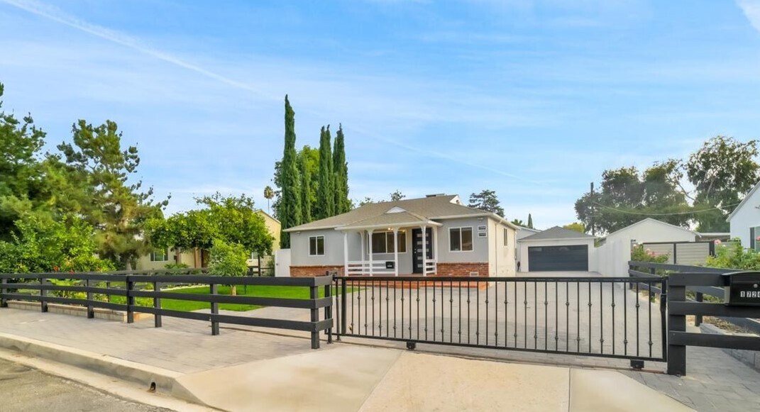 Foto principal - 17240 Archwood St