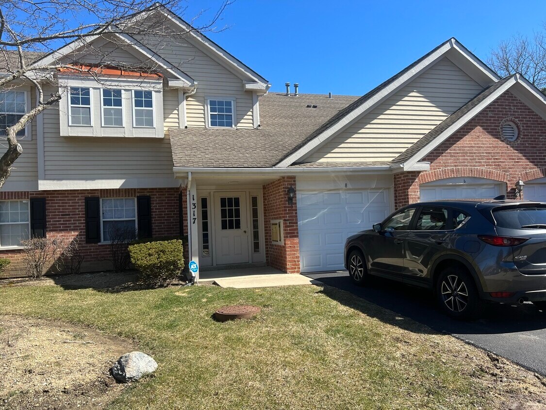 Primary Photo - 1317 E Evergreen Dr