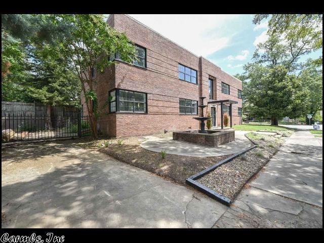 Foto del edificio - 1520 Broadway St