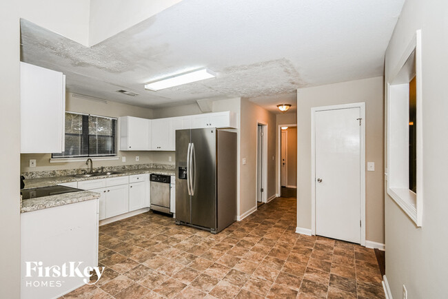 Building Photo - 6668 Windwood Cir