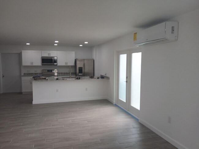 Building Photo - 309 Shore Rd