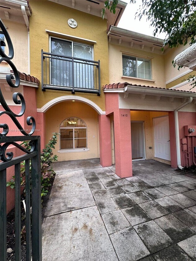 Primary Photo - 1410 S Santa Catalina Cir