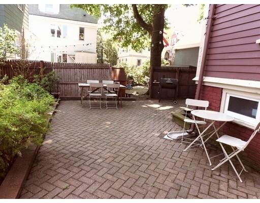 Foto del edificio - 81 Benton Rd