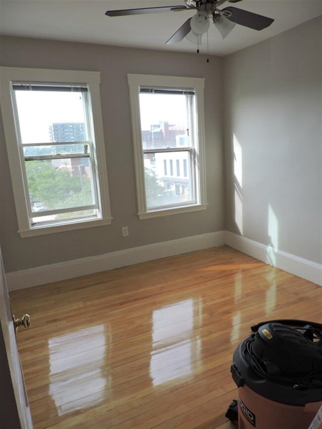 Building Photo - 14 Pleasant St