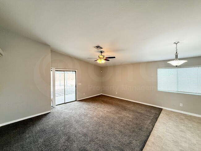Foto del edificio - 540 E Settlers Trail