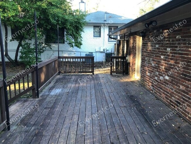 Building Photo - 1915 Fairway Cir NE