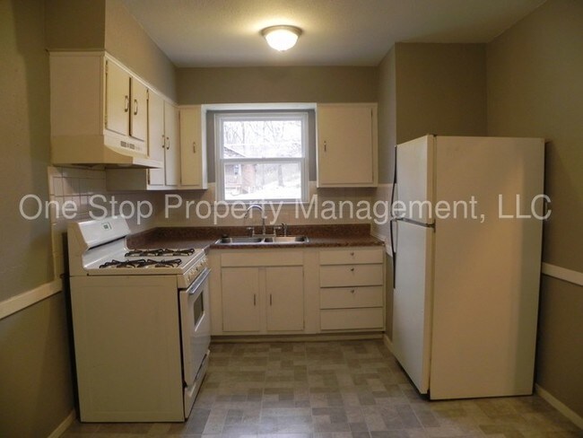 Building Photo - 11531 E Lexington Ave