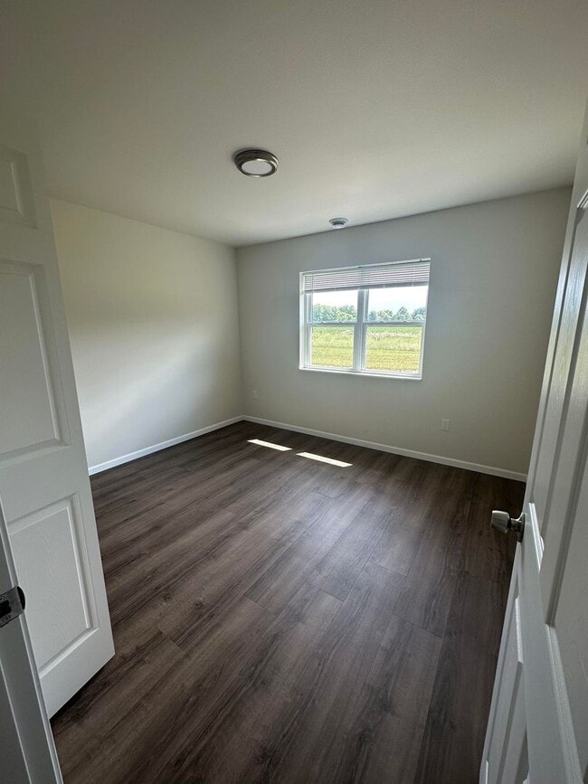 Building Photo - 3 Bedroom Duplex
