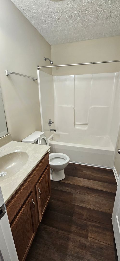 Foto del edificio - 142 Wooded Oak Ct