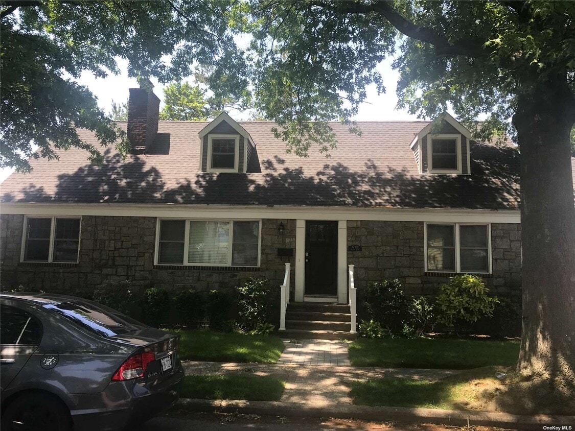 163 Nassau Blvd S, Garden City South, NY 11530 House Rental in Garden