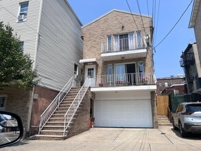 Building Photo - 406 5th St