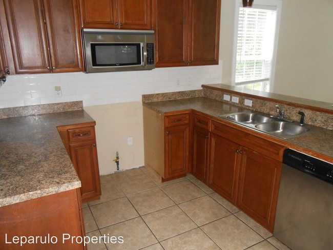 Building Photo - 907 Buena Vista Dr