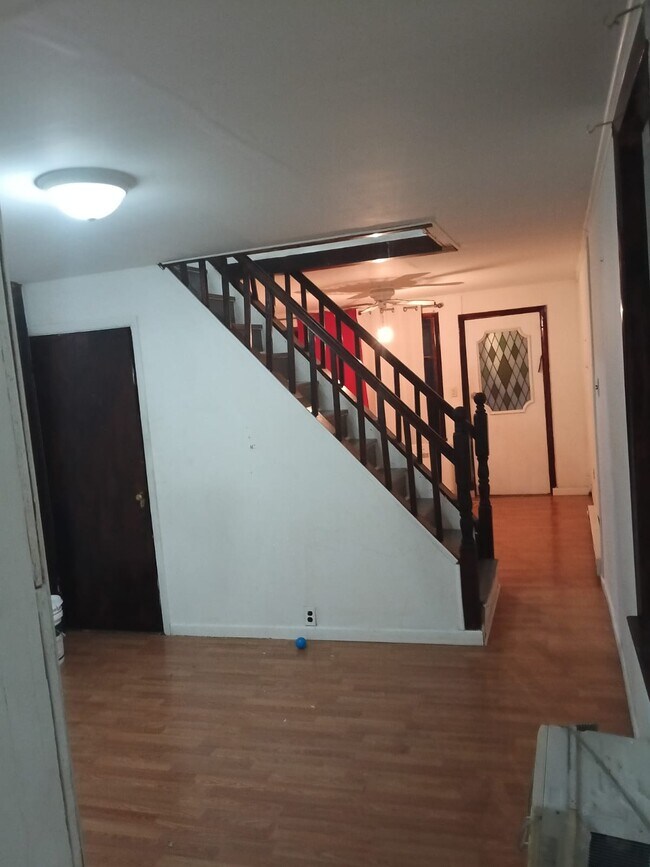 Foto del edificio - 539 W Maple St