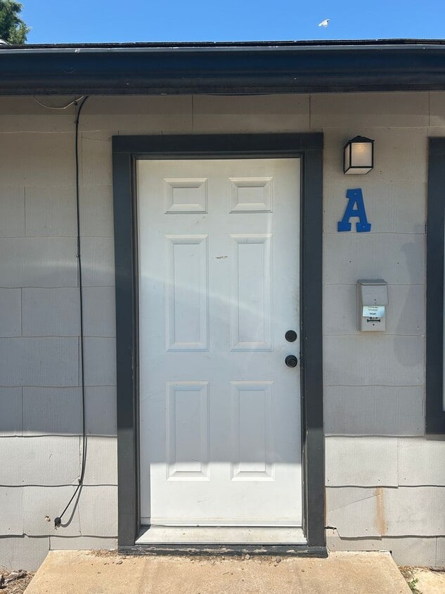 Primary Photo - 700 N Russell St