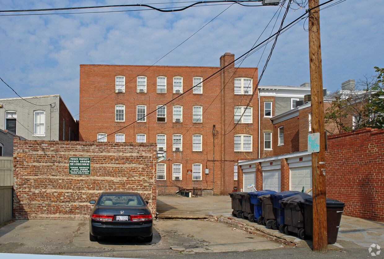 Foto del edificio - 421 N Arthur Ashe Boulevard