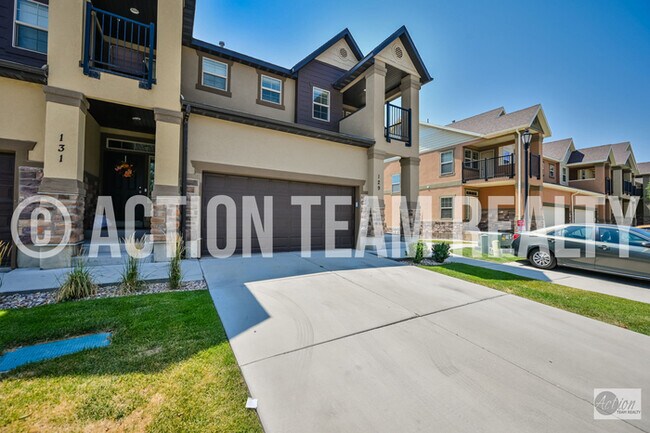 Building Photo - Row-End Townhome in Saratoga Springs!