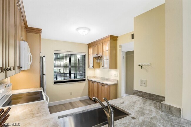 Foto del edificio - 228 Fox Glen Dr