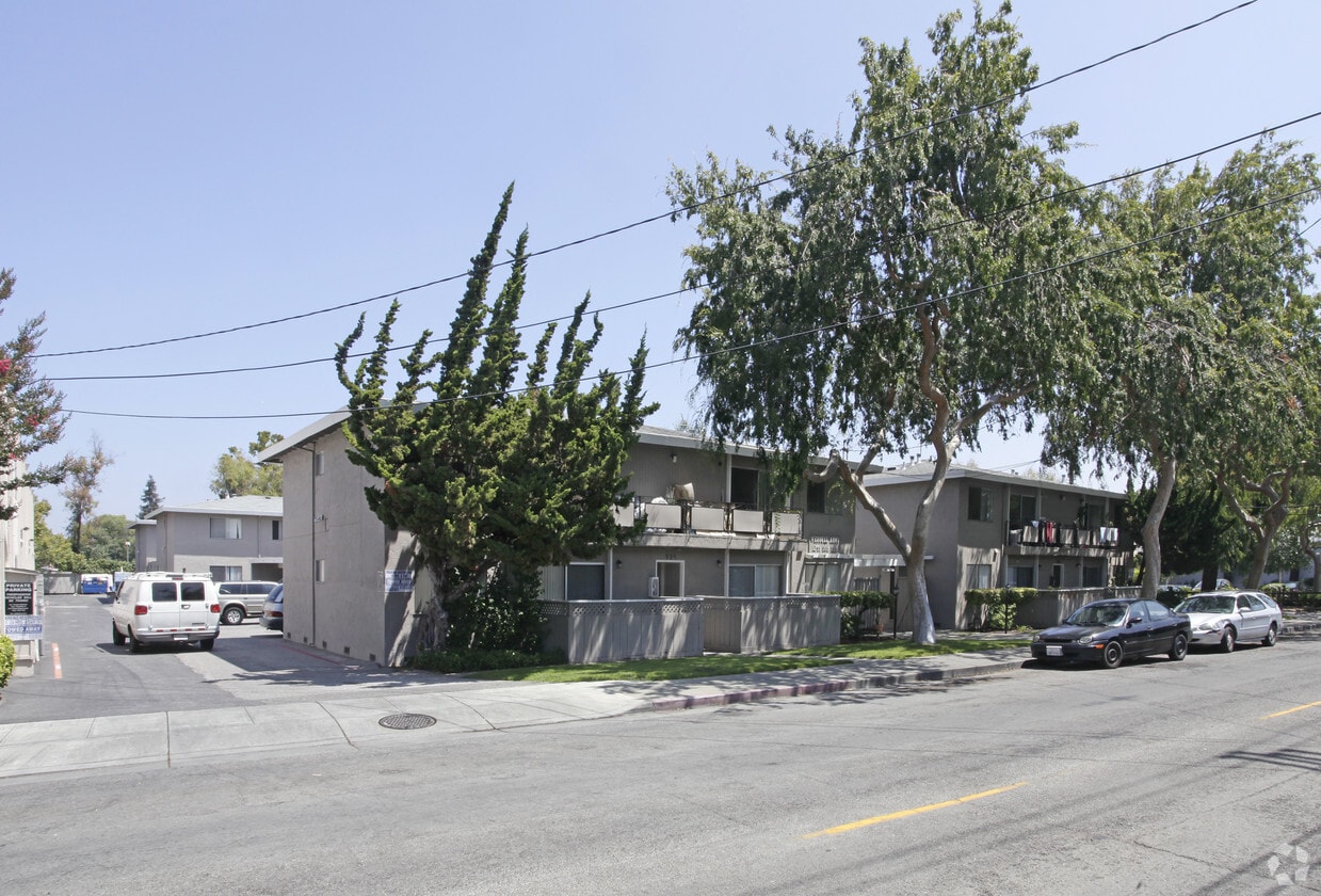 Building Photo - Weddell Arms Apartments
