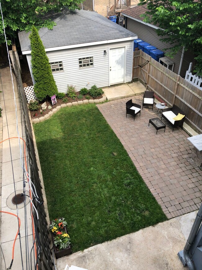 Patio trasero - 1409 N Maplewood Ave