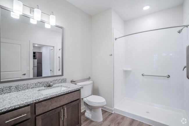 1BR, 1BA - 686SF - Bathroom - Kingsley