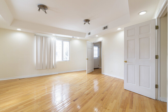 Foto del edificio - 4754 N Lincoln Ave