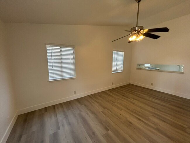 Foto del edificio - 3 Bedroom 2 Bathroom Home in Tulare!