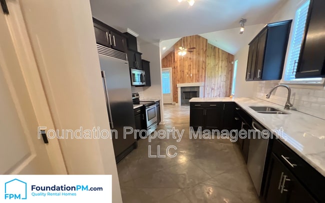 Building Photo - 764 Echles St