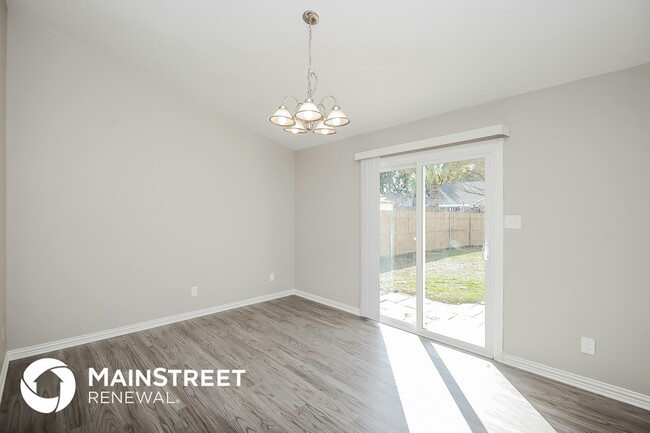 Foto del edificio - 2817 Carnaby Ln