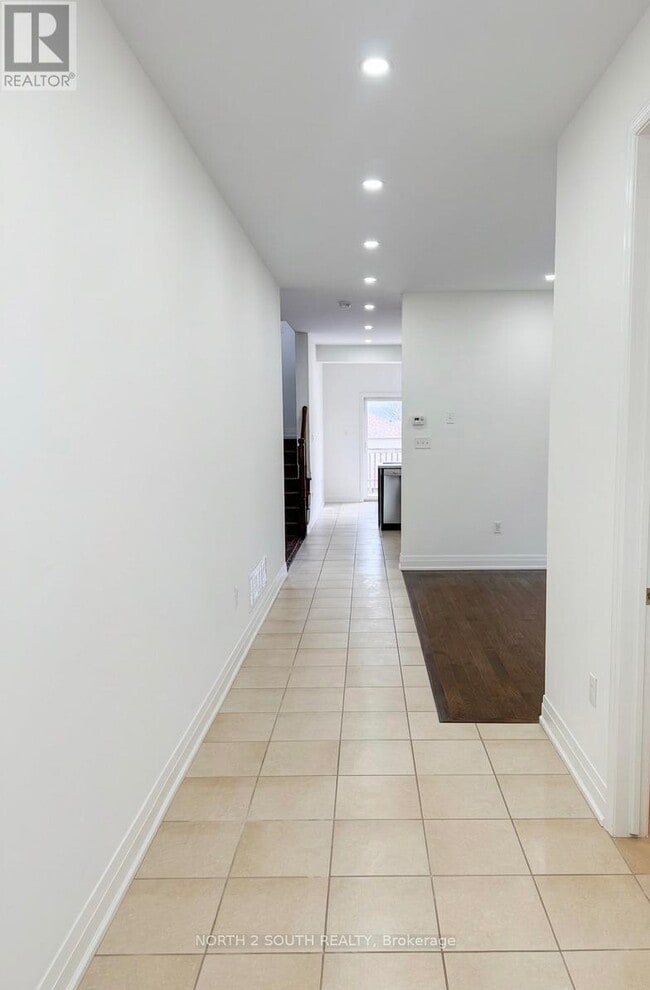 Building Photo - 2271 Whitewood Cres