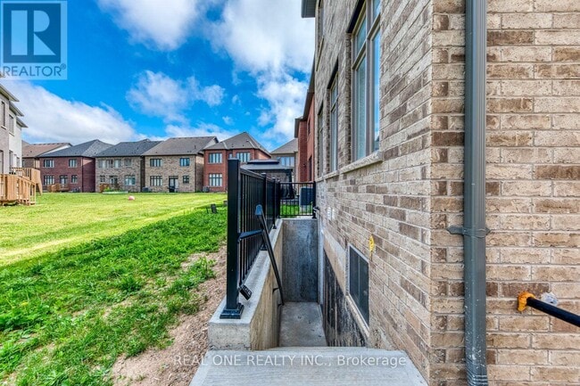 Building Photo - 43 Viva Gardens