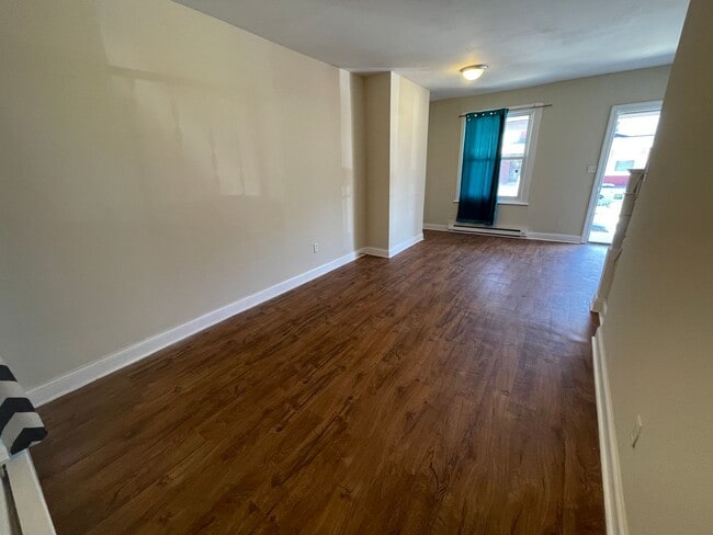 Building Photo - 2 BED 1 BATH HOME FOR RENT