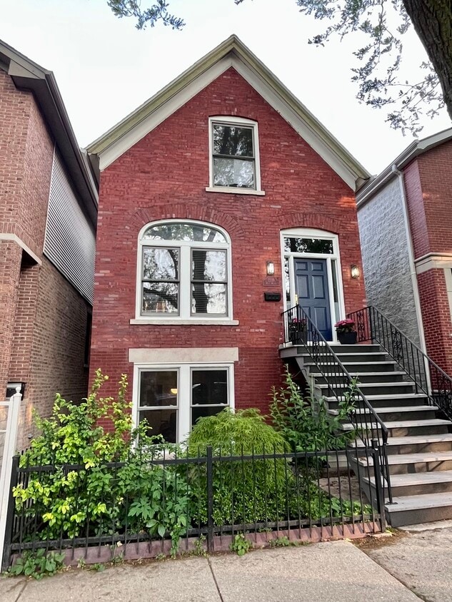 Primary Photo - 2119 W Moffat St