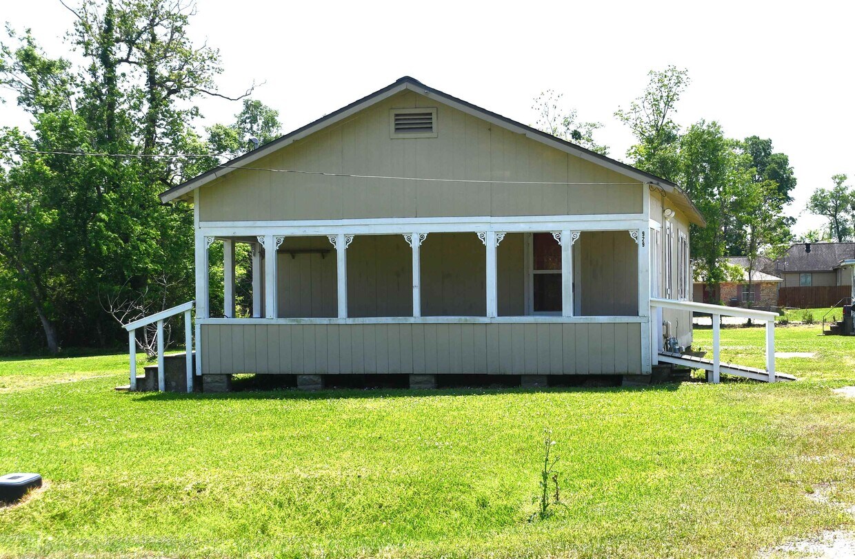 Primary Photo - 929 John Stine Rd