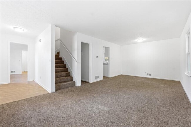 Building Photo - 6917 Laurel Wood Dr