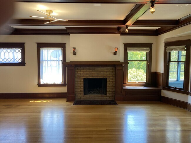 Building Photo - 1614 SE 22nd Ave