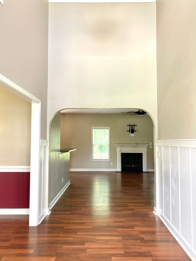 Foto del edificio - 5 Bedroom 3 Bath Hubert Home for Rent